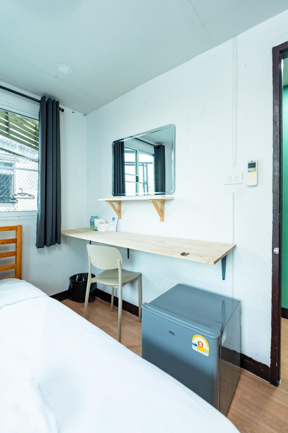 Bed, Photo of the whole room, Dining area, Bedroom