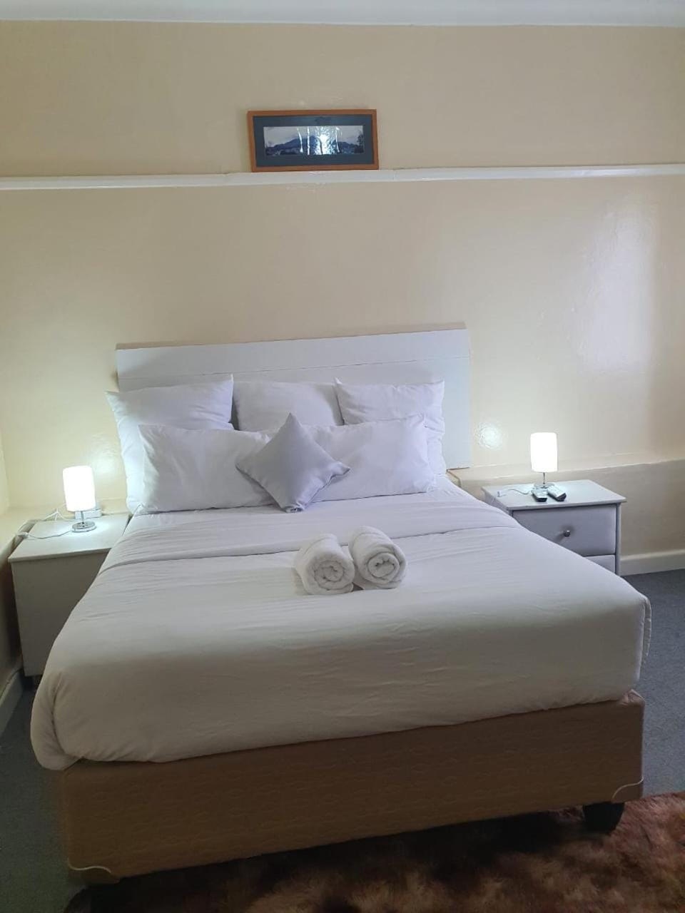 Bed, Photo of the whole room, Bedroom, towels