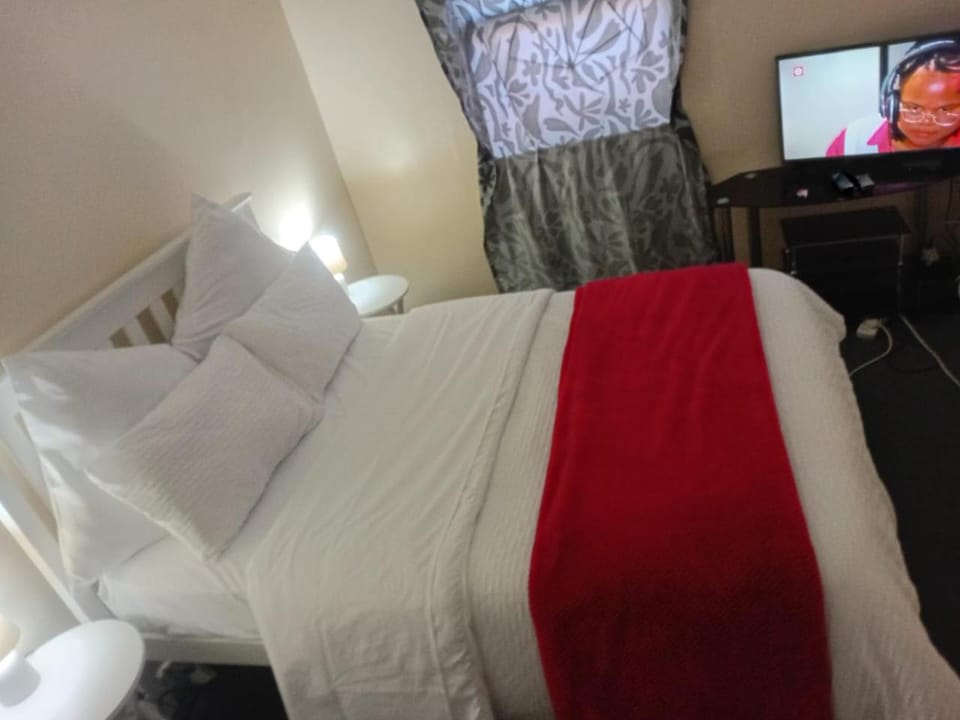 Communal lounge/ TV room, Bed, TV and multimedia, Photo of the whole room, Evening entertainment, Bedroom