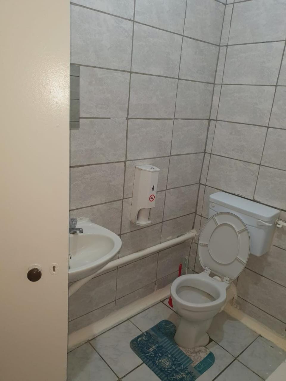 Shower, Toilet, Bathroom, bidet, Internal: Not applicable to any particular room