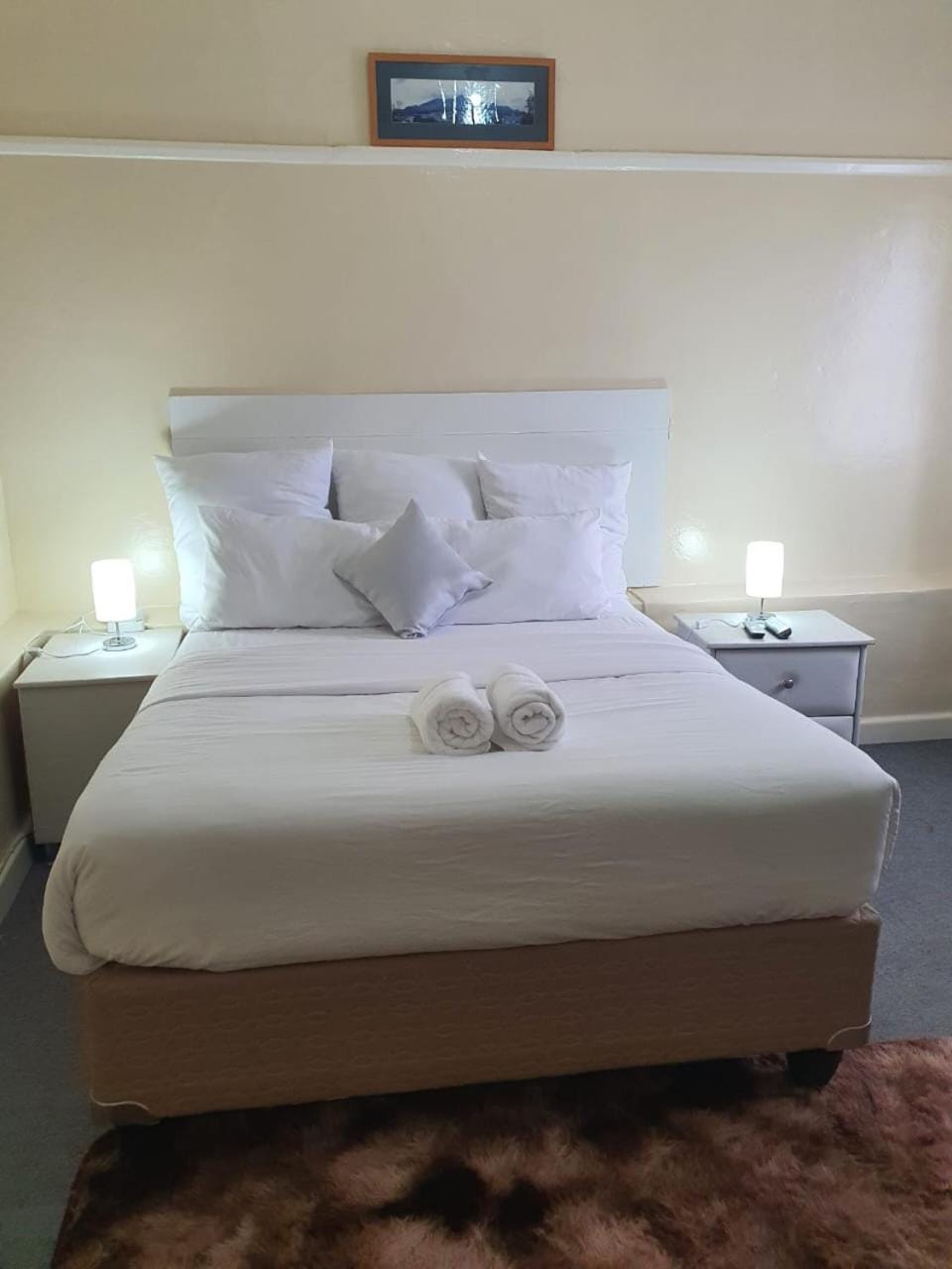 Bed, Photo of the whole room, Bedroom, towels