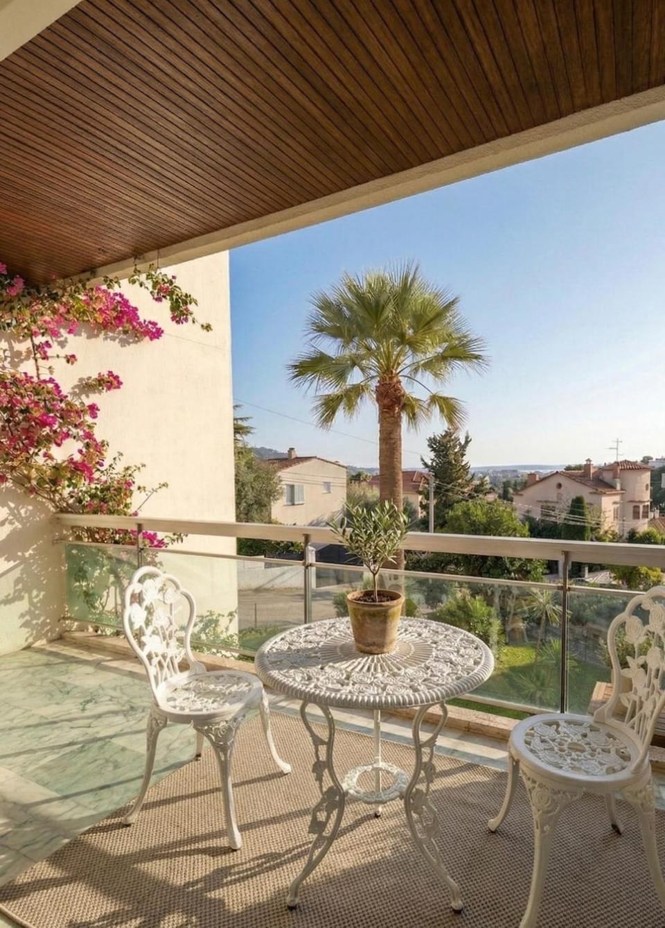 Sea view flat with car park boarder Cannes Apartment in Mougins