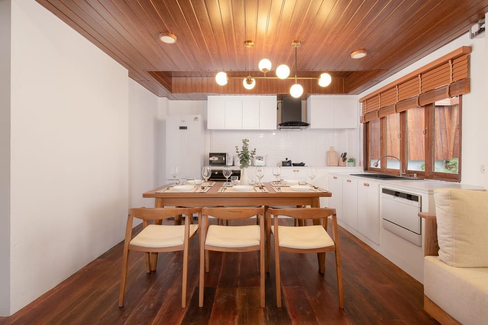 Kitchen or kitchenette, Dining area, stove