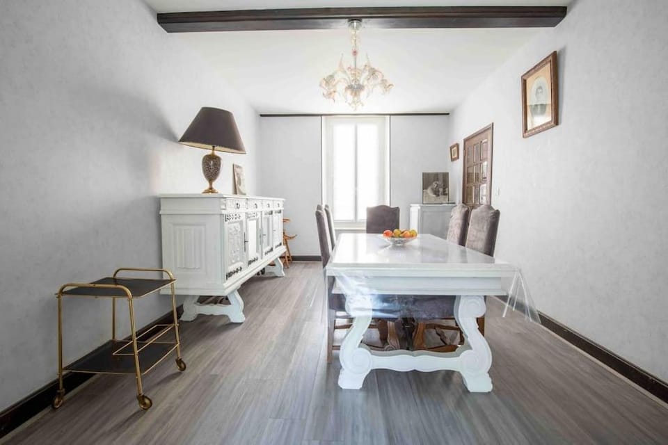 Chez Dalmasou Maison 120 m2 jardin terrasse 3 chambres wifi parking centre village House in Occitanie