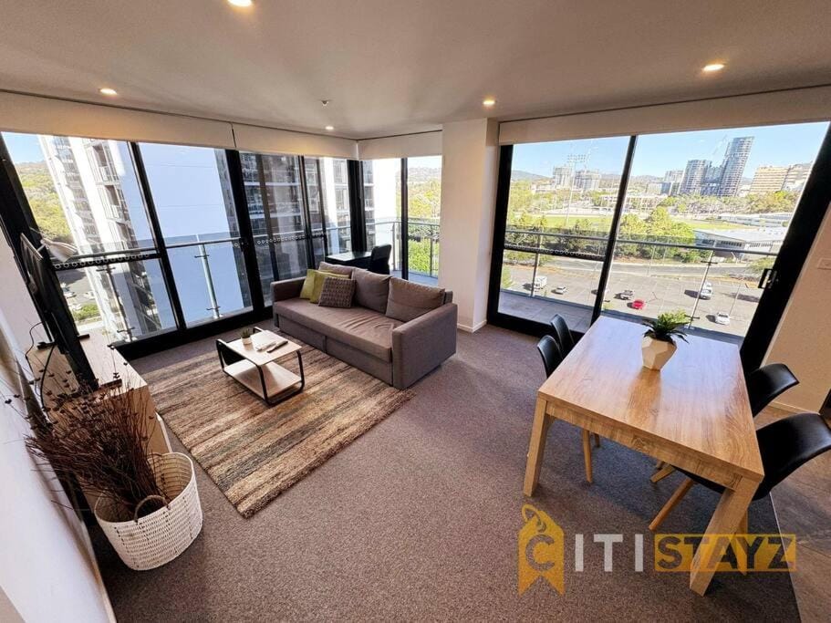 Posh in Phillip - 2bd 2bth Apt Apartment in Canberra