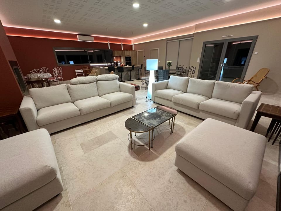 Communal lounge/ TV room, Living room, fireplace