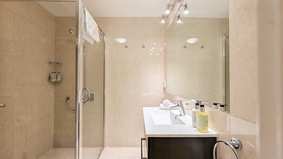 The Beacon - Spacious Studio 107 Apartment in Queenstown