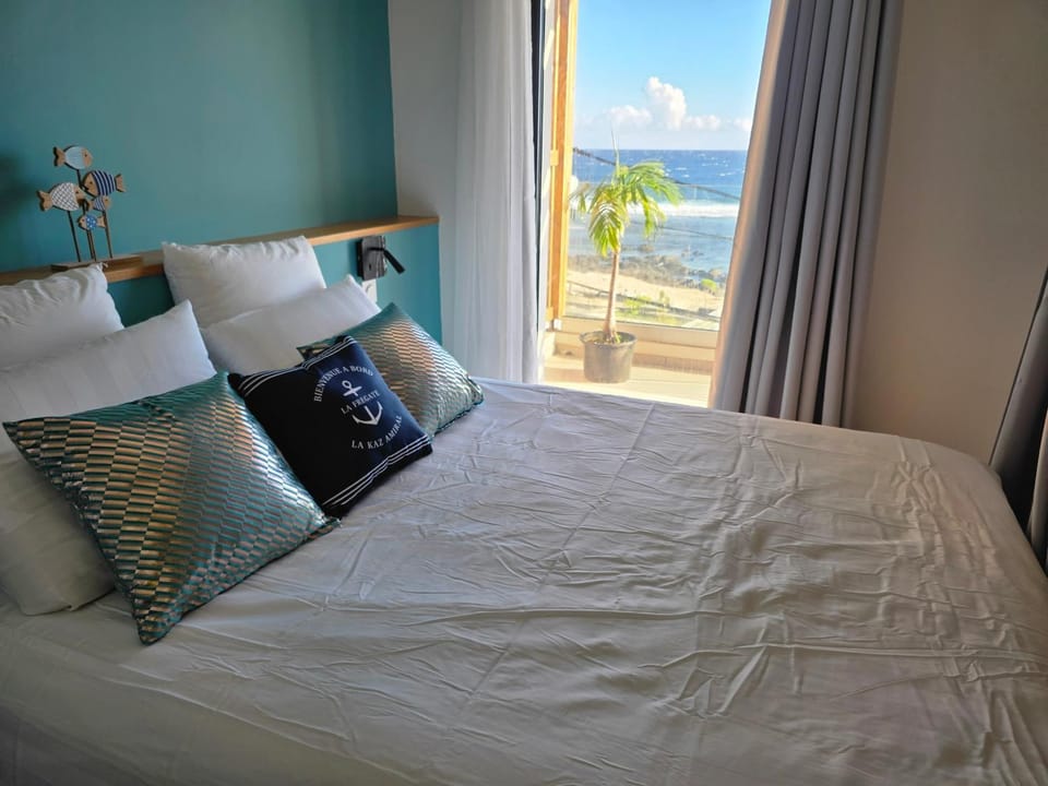 Bed, Sea view