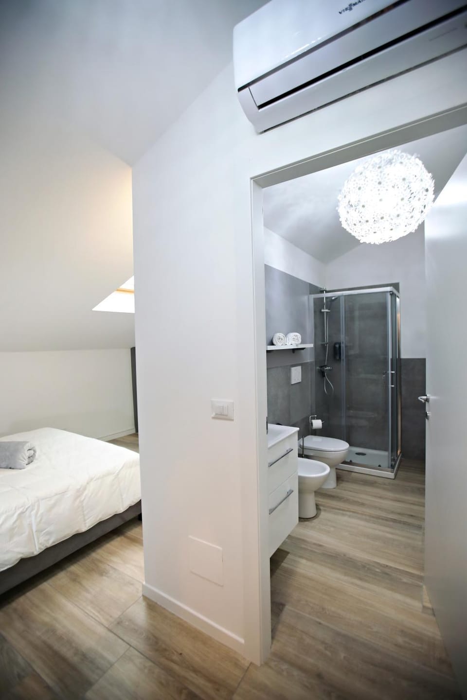 Bathroom, Photo of the whole room