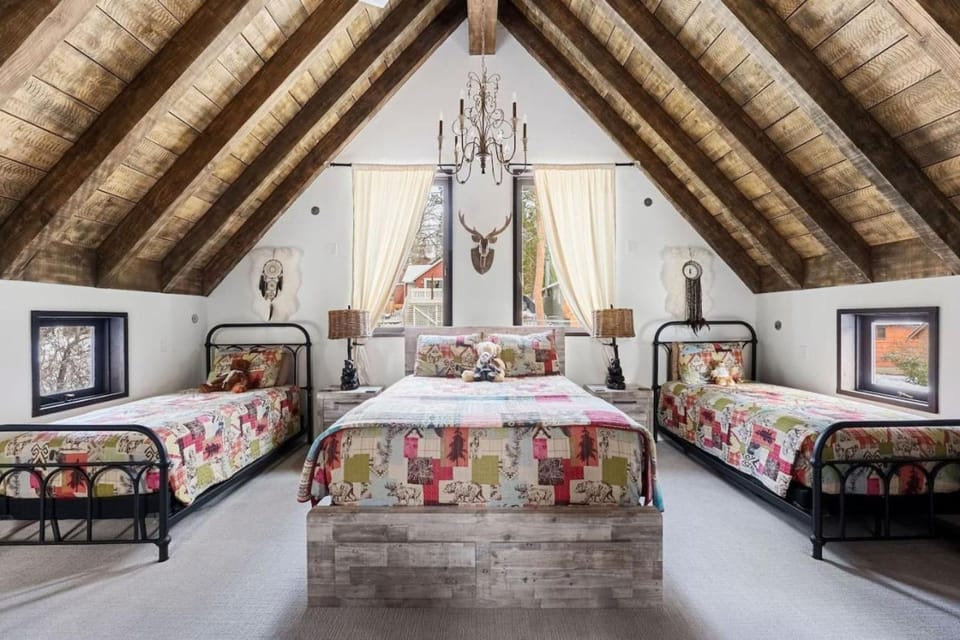 Bed, Photo of the whole room, Bedroom