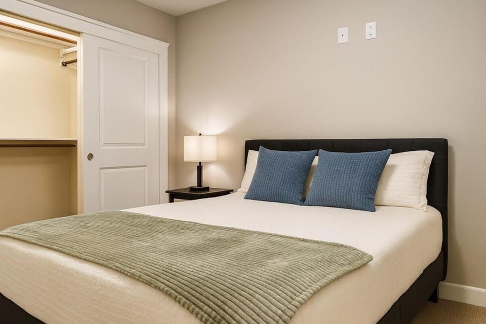 Dwntwn Sq Stadium, Casino, R&R HoF, Clinic, CSU Apartment in Cleveland Heights