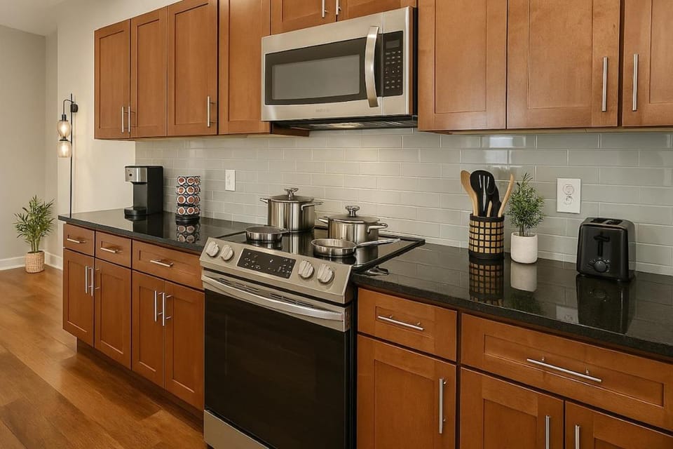 Dwntwn Sq! Stadium, Casino, RnR, CSU, Clinic, CSU Apartment in Cleveland Heights