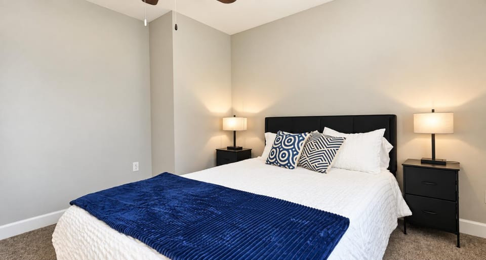Bed, Photo of the whole room, Bedroom