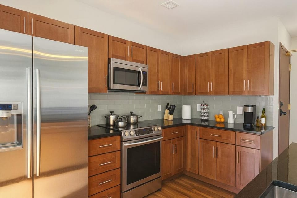 Dwntwn Suite R&R, Casino, Stadiums, Airport Apartment in Cleveland Heights
