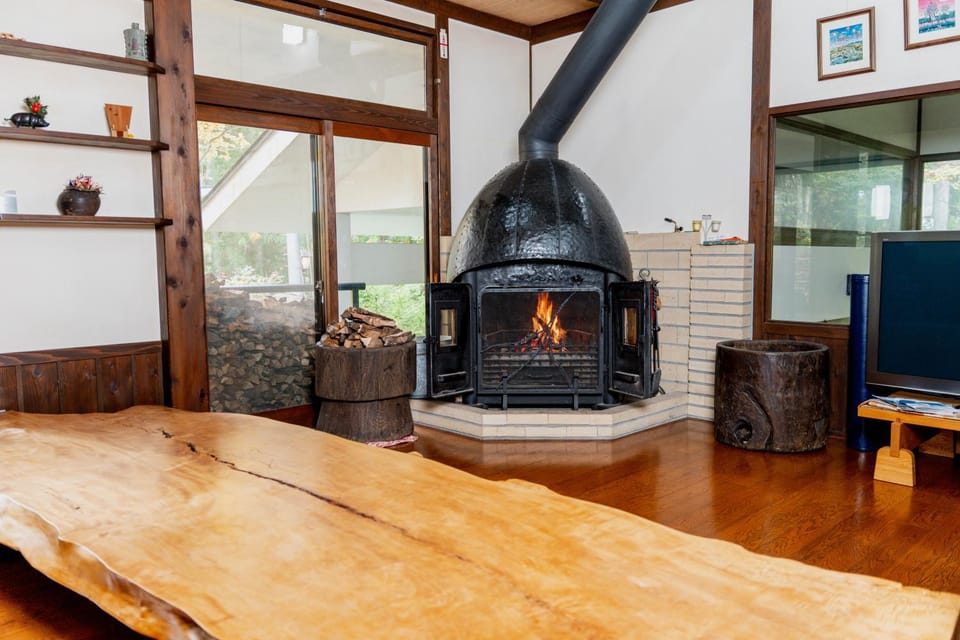 Communal lounge/ TV room, fireplace