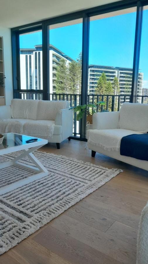 Ocean Views Palm Beach Apartment in Palm Beach