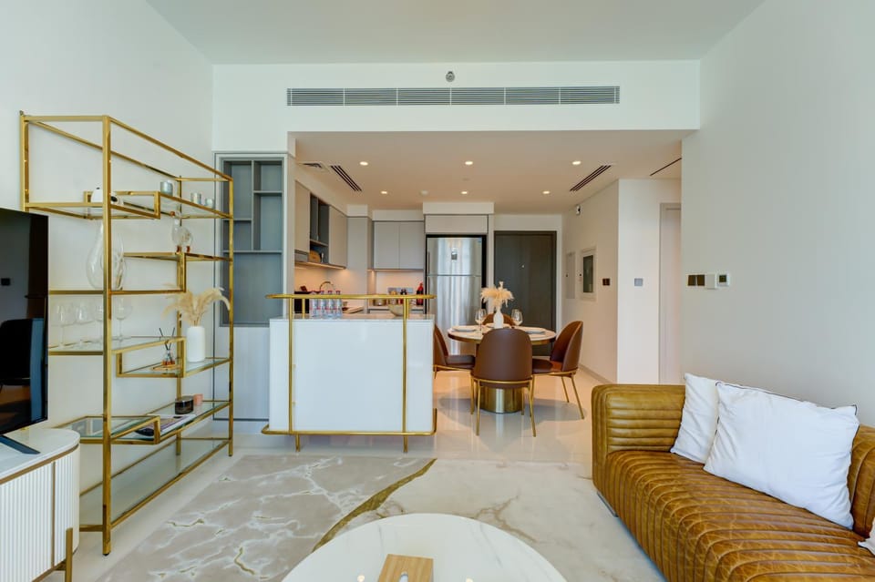 Kitchen or kitchenette, Living room, Seating area, Dining area