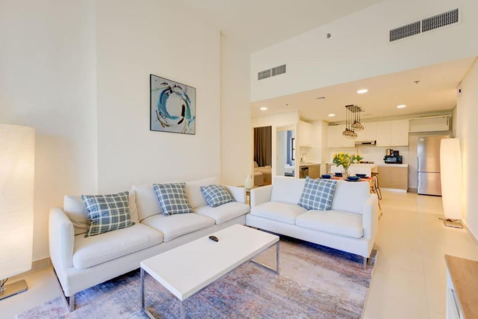 TV and multimedia, Kitchen or kitchenette, Living room, Seating area, Dining area