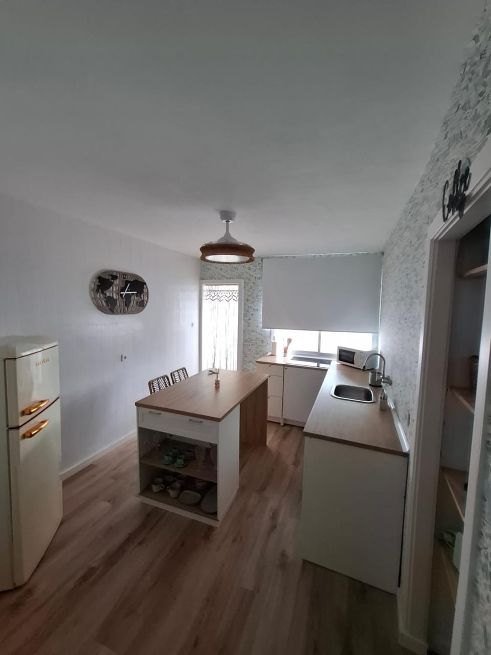 Kitchen or kitchenette, oven, stove