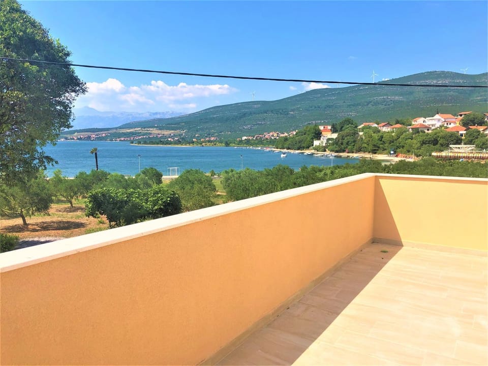 Balcony/Terrace, Garden view, Mountain view, Sea view, Street view