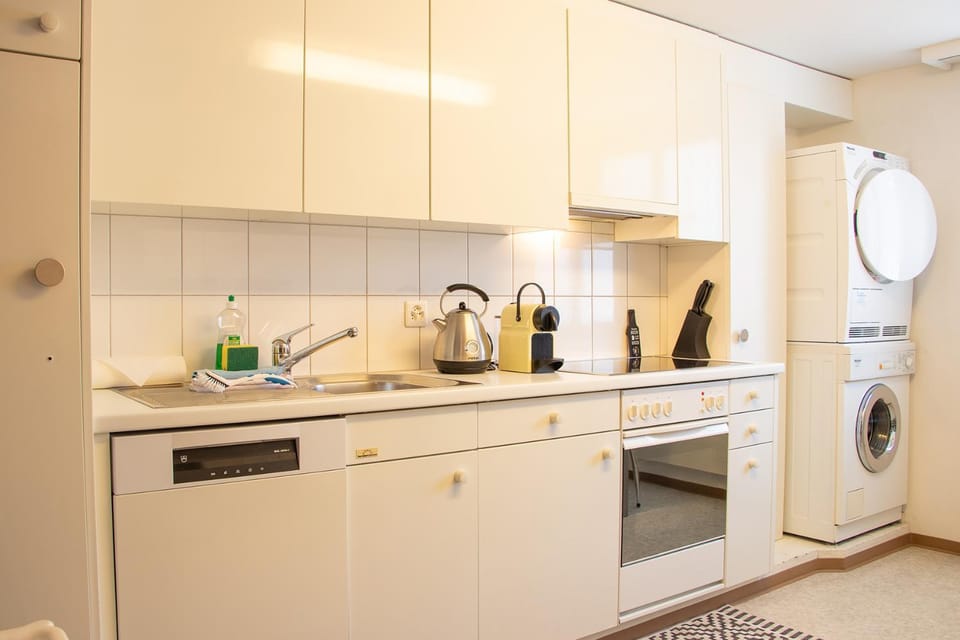 Kitchen or kitchenette, washing machine