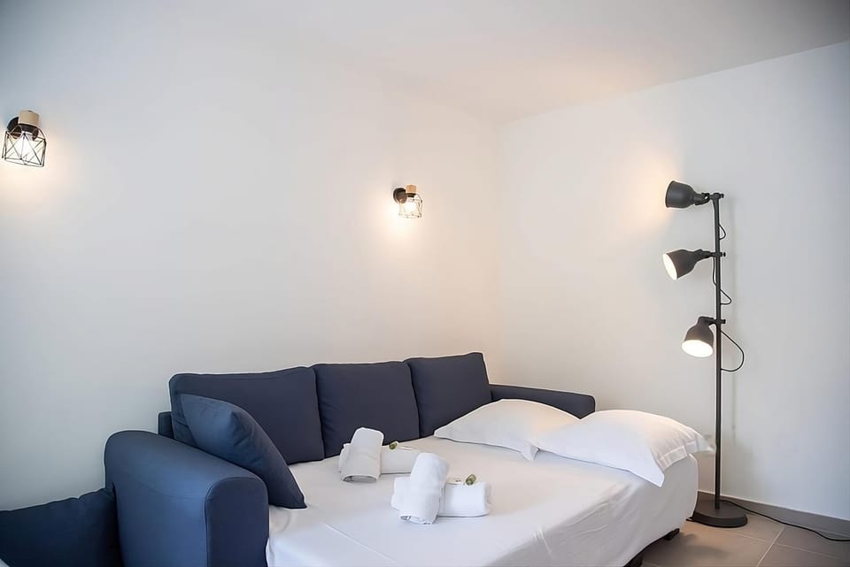 Bed, Living room, Bedroom