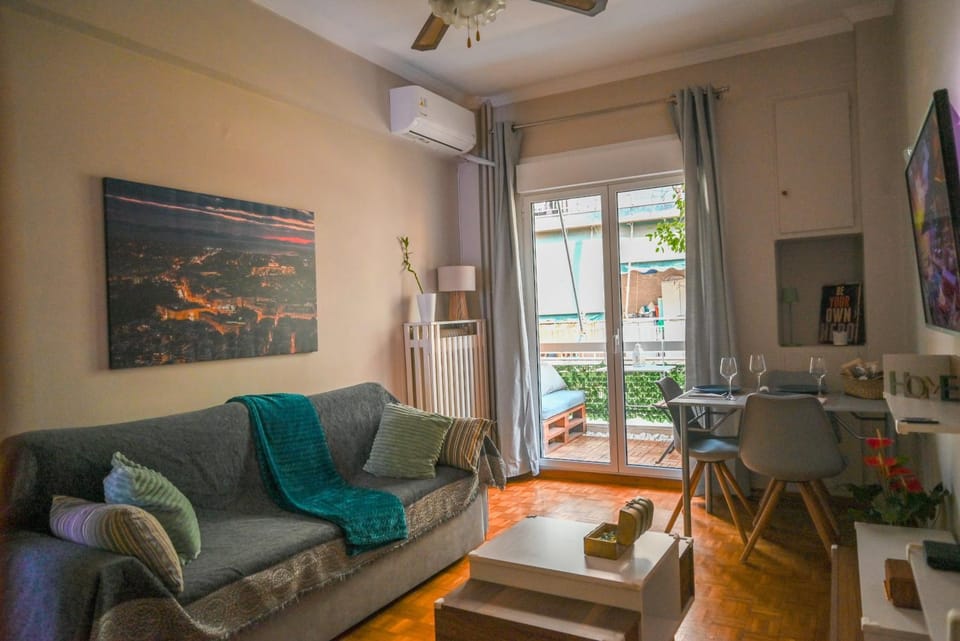 TV and multimedia, Living room, Seating area, Dining area, Evening entertainment, air conditioner