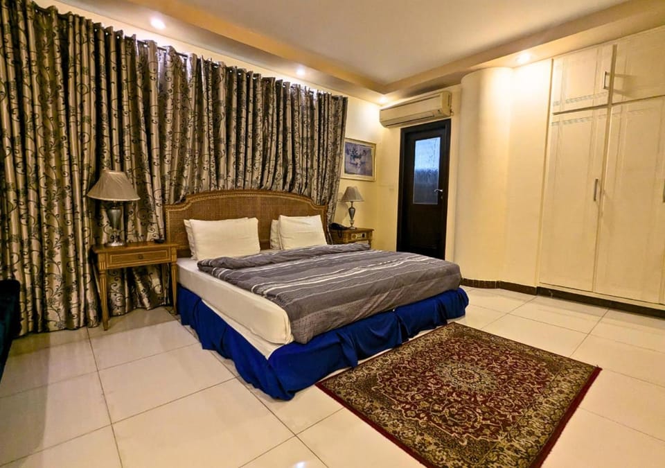 Bed, Bedroom, wardrobe, air conditioner