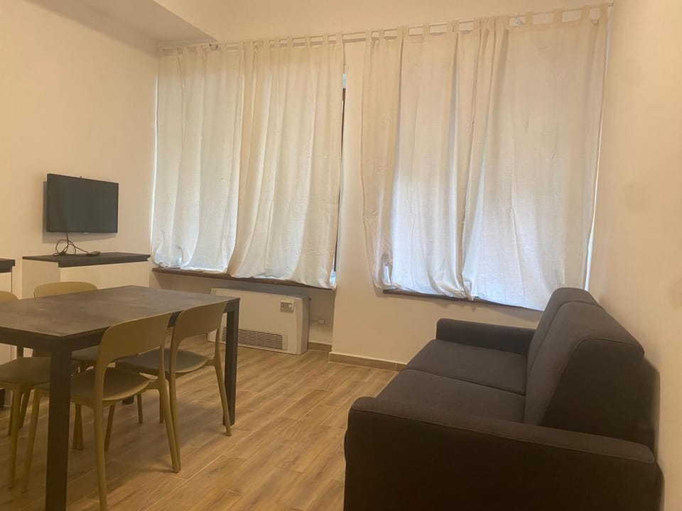 Communal lounge/ TV room, TV and multimedia, Living room, Seating area, Dining area, Evening entertainment