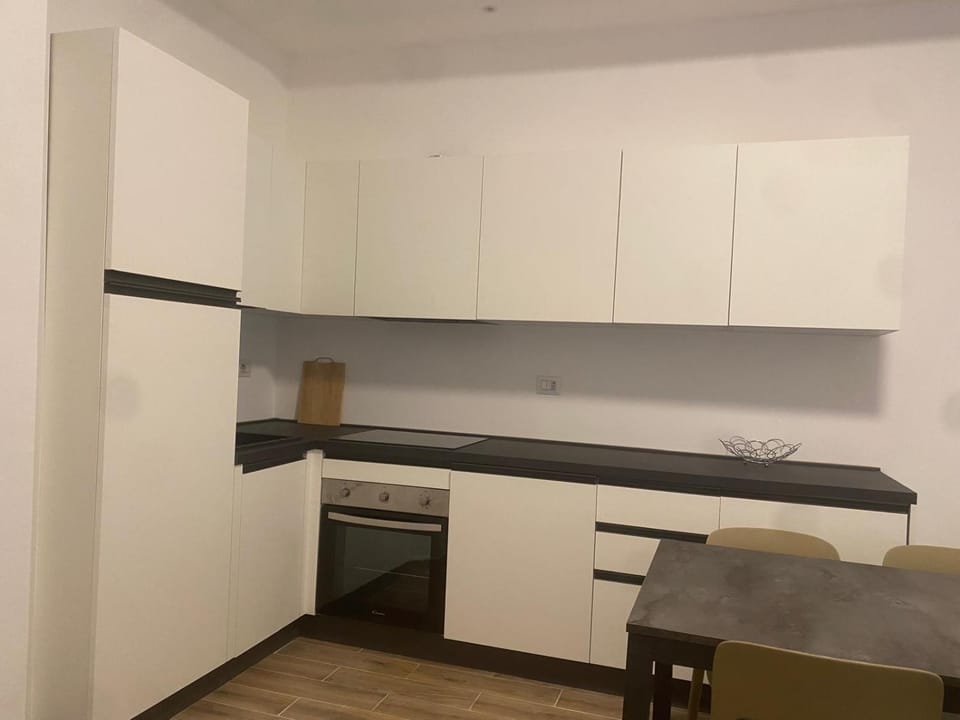 Kitchen or kitchenette, Dining area, stove