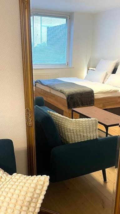 Bed, Living room, Photo of the whole room, Seating area, Bedroom