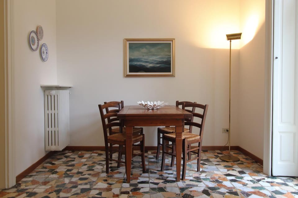 Living room, Decorative detail, Dining area, air conditioner