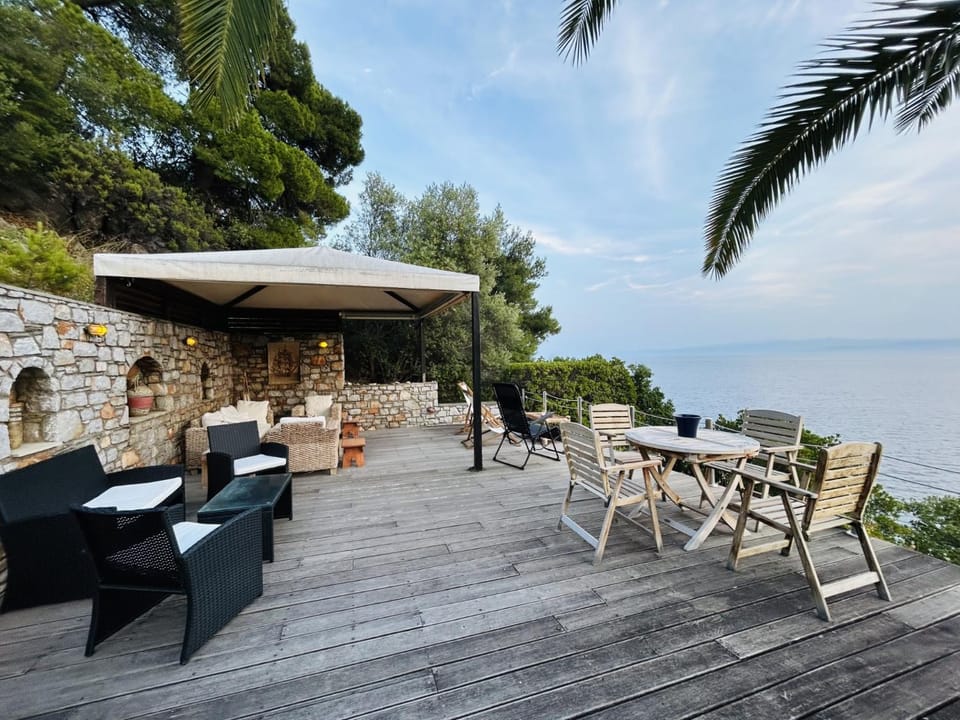 Day, Natural landscape, View (from property/room), Balcony/Terrace, Dining area, Sea view, Location, sunbed