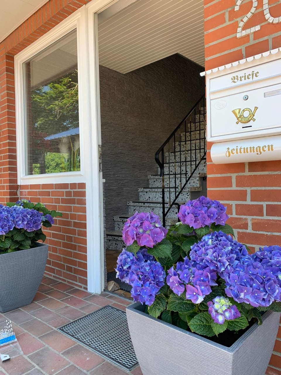 Facade/entrance
