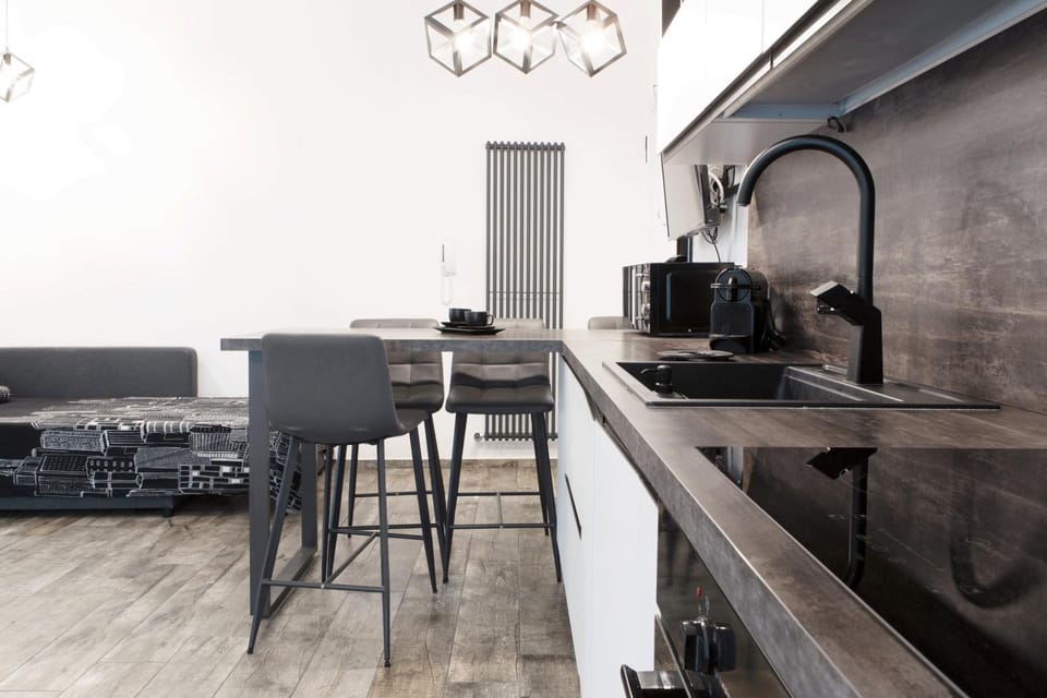 Kitchen or kitchenette, Seating area, Dining area