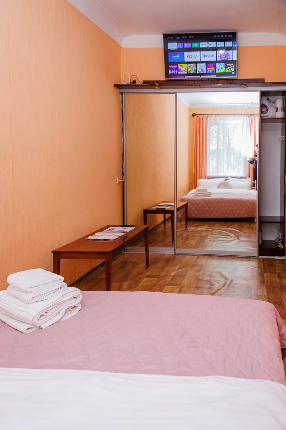 Bed, Photo of the whole room, Bedroom, internet, internet, towels