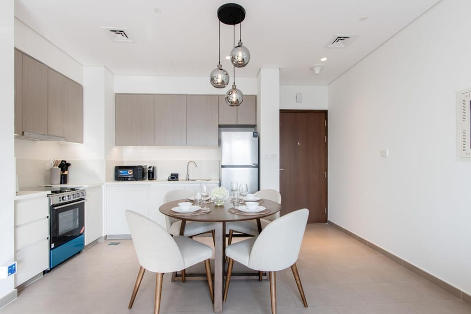 Kitchen or kitchenette, Dining area, oven, stove