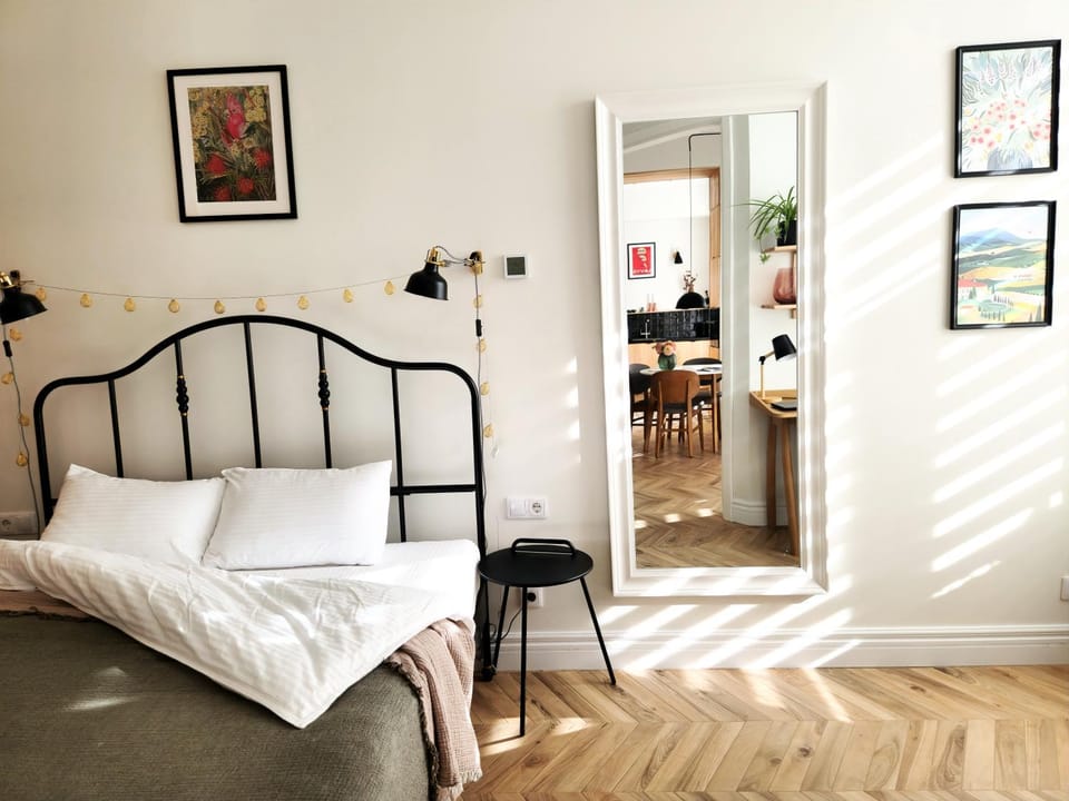 Bed, Bedroom