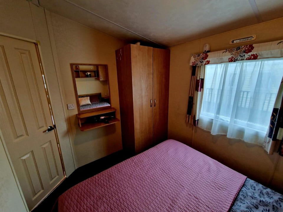 Gorgeous Sea Viev 3 Bedroom Delta Bromley Deluxe House in Tirymynach