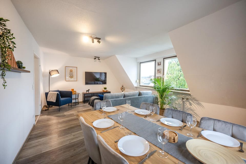 TV and multimedia, Living room, Seating area, Dining area, Evening entertainment