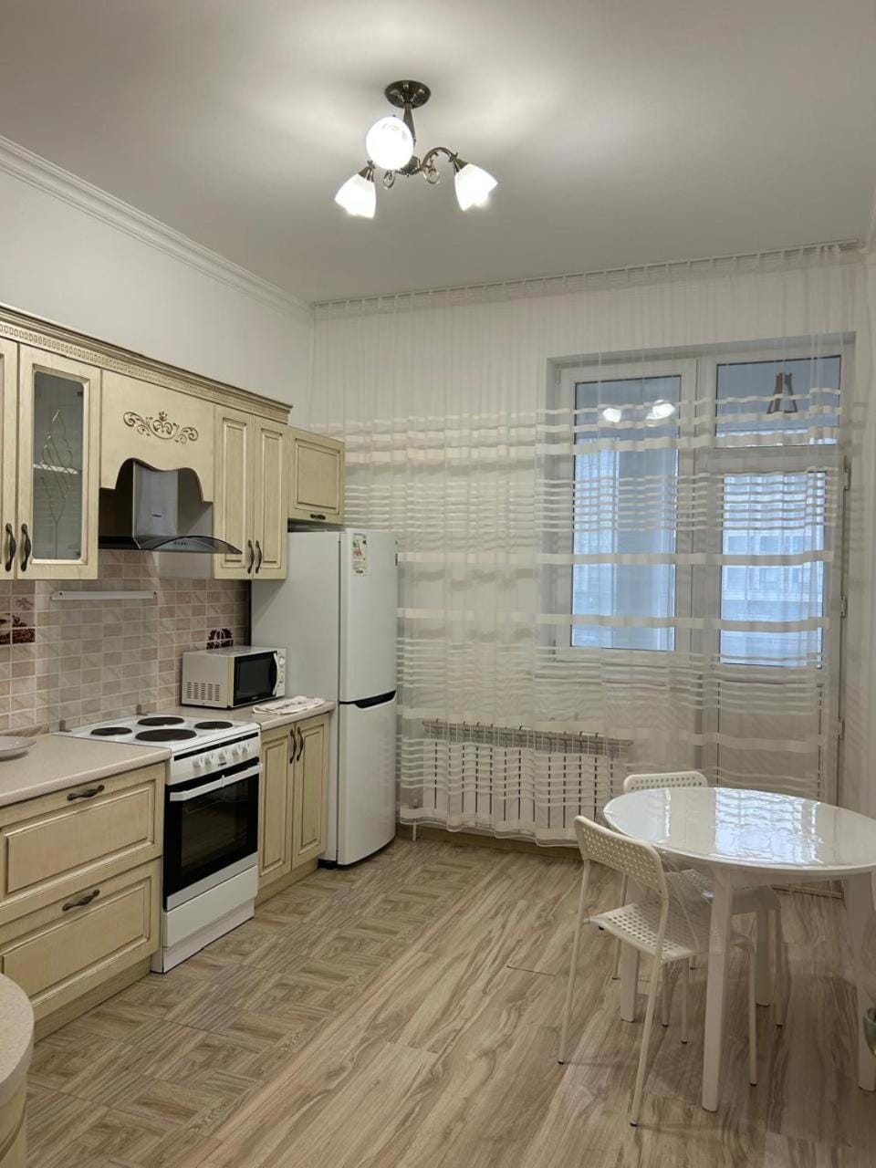 Dining area, oven, stove
