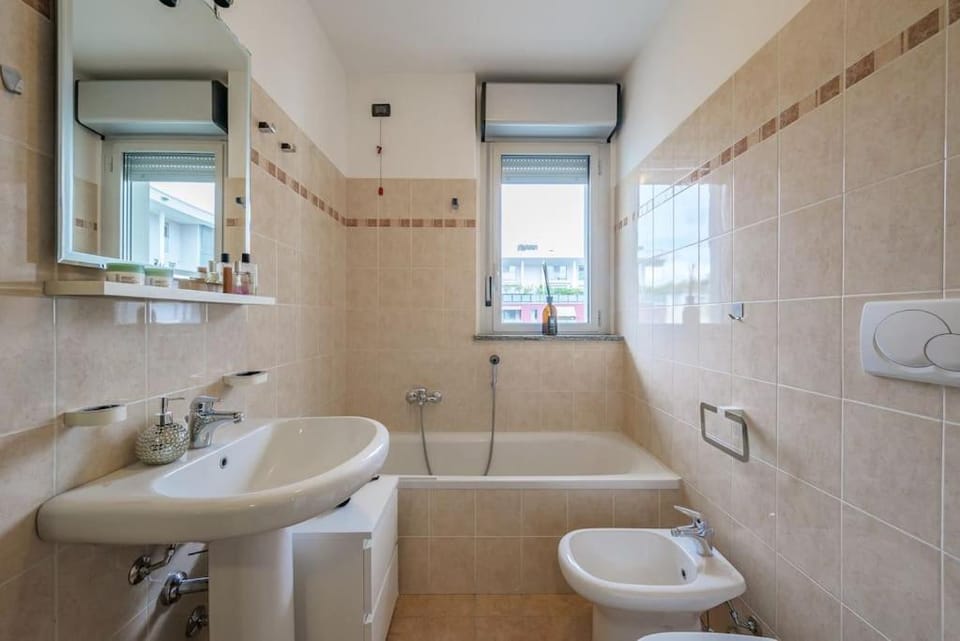 Near Duomo - Free Parking -Terrace - Metro - AC Apartment in Milan