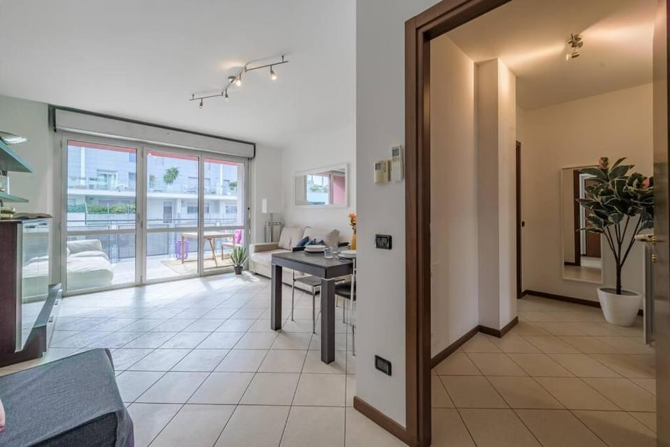 Near Duomo - Free Parking -Terrace - Metro - AC Apartment in Milan