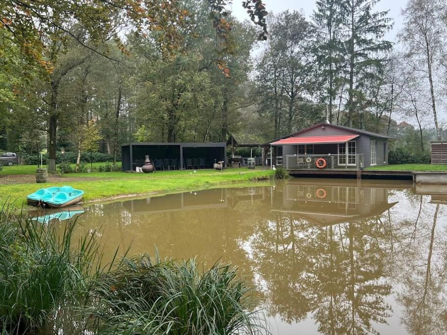 Unieke chalet aan het water Chalet in North Brabant (province)