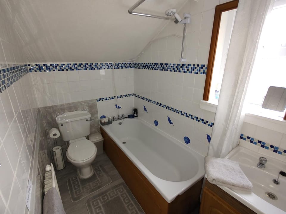 Shower, Restaurant/places to eat, Bathroom