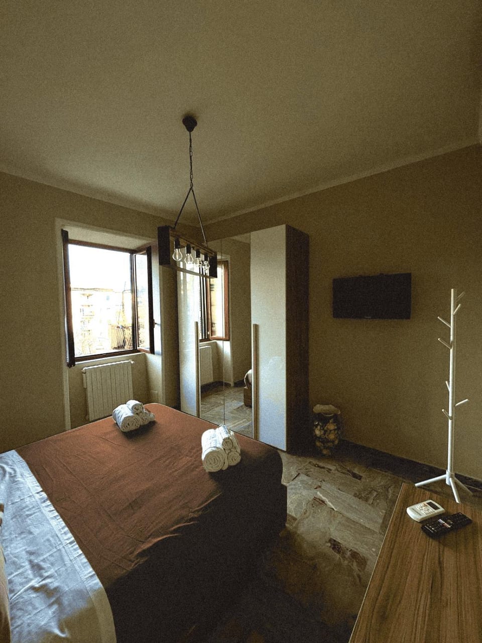 Communal lounge/ TV room, Bed, TV and multimedia, Photo of the whole room, Evening entertainment, Bedroom