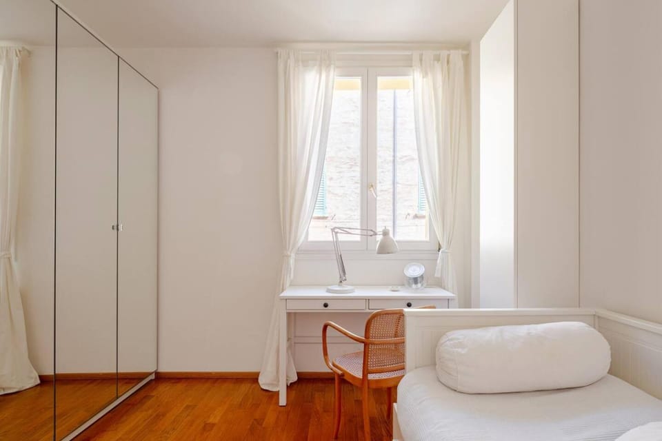 Bed, Photo of the whole room, Seating area, Bedroom, wardrobe