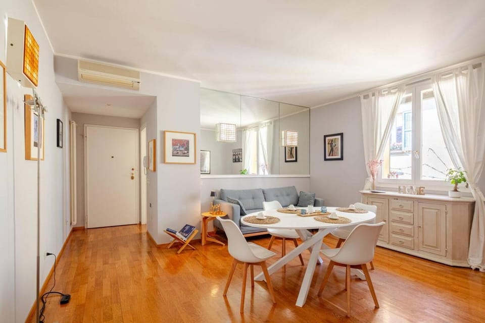 Living room, Seating area, Dining area, internet, air conditioner