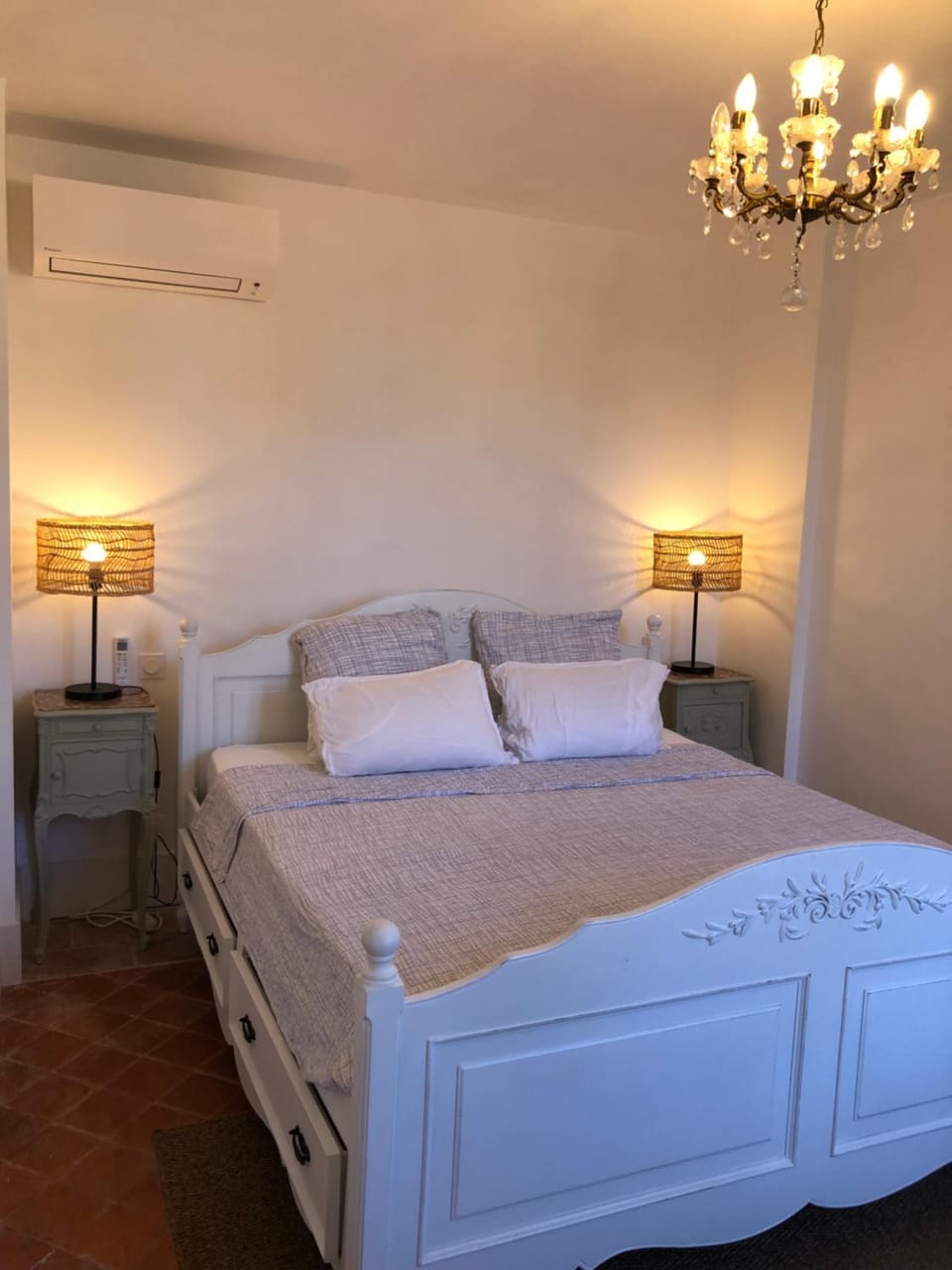 Bed, Bedroom, air conditioner