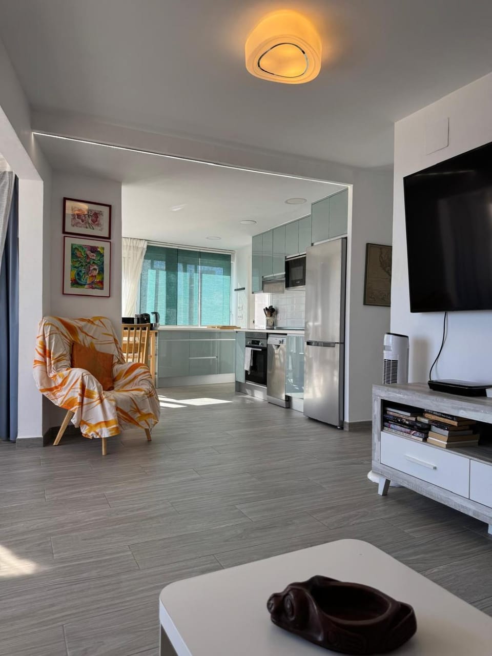 TV and multimedia, Kitchen or kitchenette, Living room, Seating area